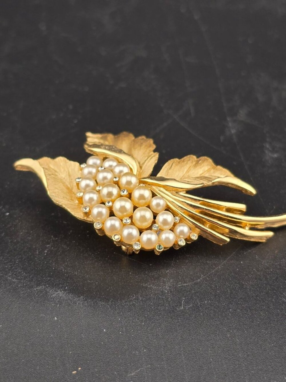 Crown Trifari Grape Leaf Brooch Gold Tone With Faux Pearls Rhinestones READ - Picture 5 of 10